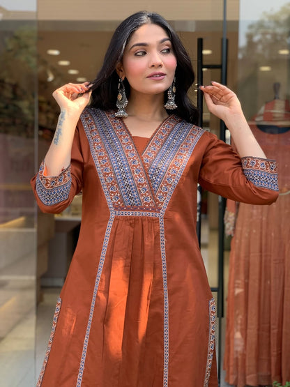 Look straight out of a dreamy movie set as you turn around and walk in this elegant flaired suit ! The perfect of traditional wear (SWSK35) - SortedMart
