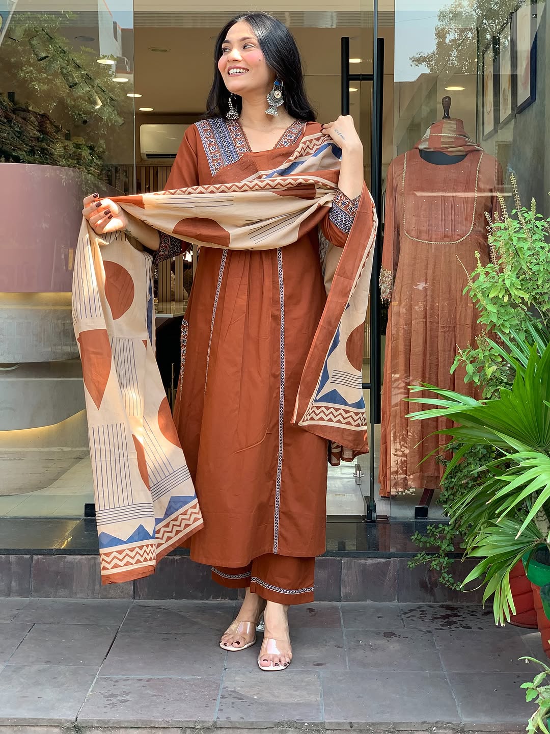 Look straight out of a dreamy movie set as you turn around and walk in this elegant flaired suit ! The perfect of traditional wear (SWSK35) - SortedMart