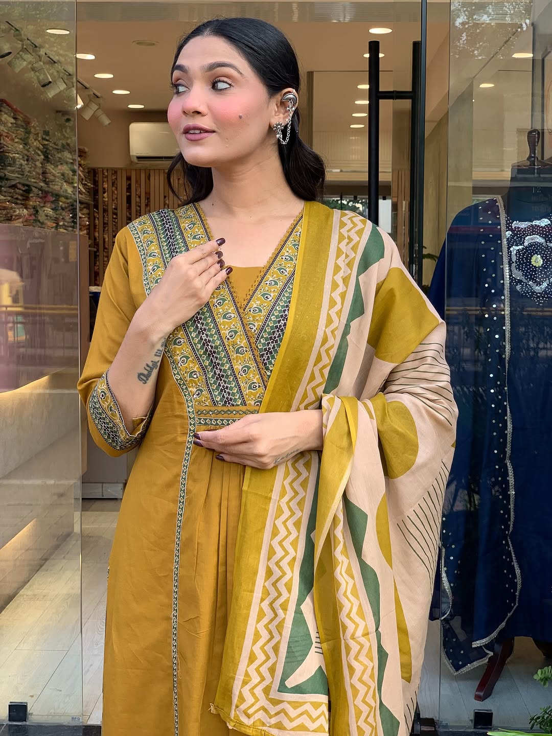Look straight out of a dreamy movie set as you turn around and walk in this elegant flaired suit ! The perfect of traditional wear (SWSK35) - SortedMart