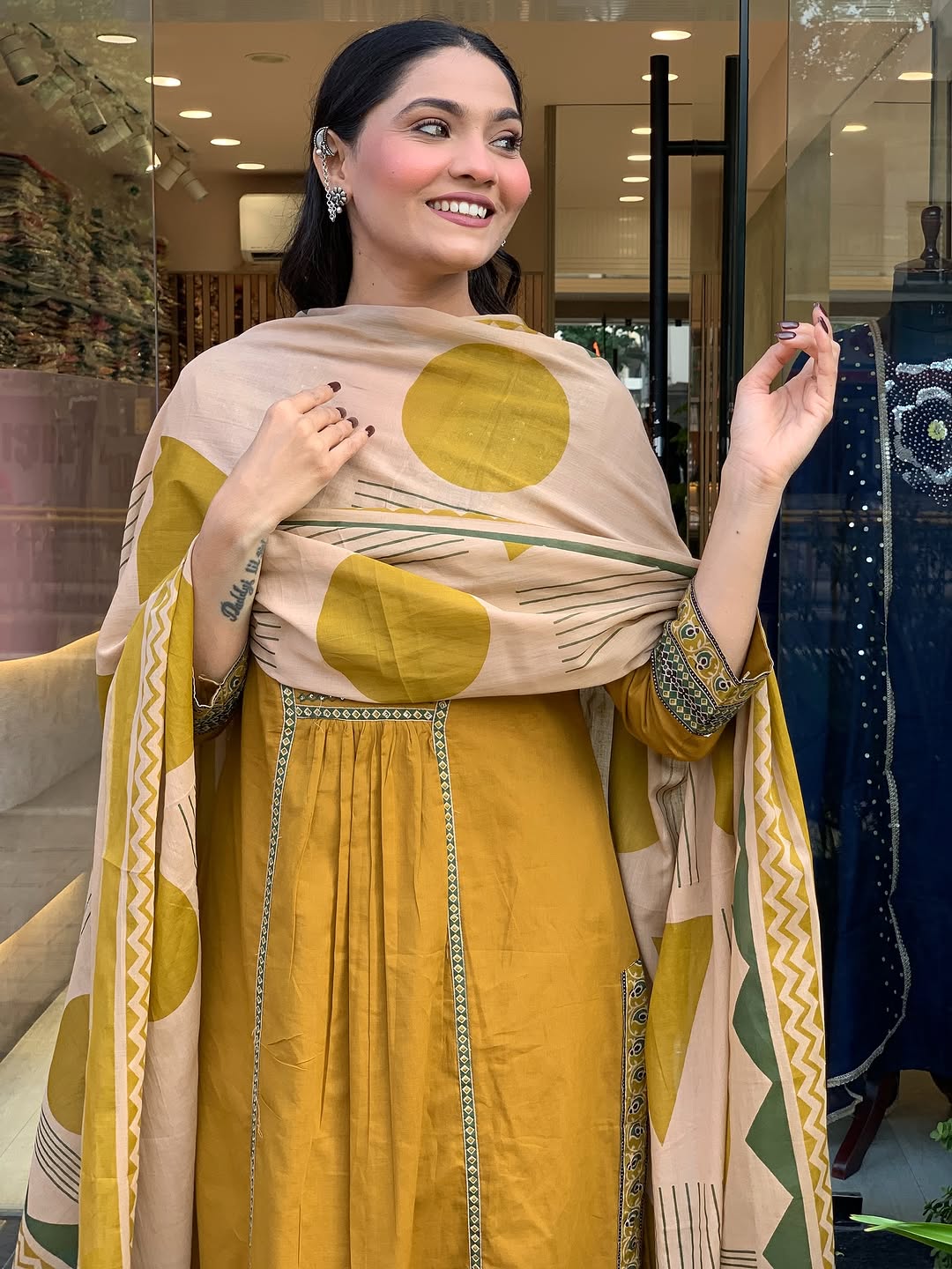 Look straight out of a dreamy movie set as you turn around and walk in this elegant flaired suit ! The perfect of traditional wear (SWSK35) - SortedMart