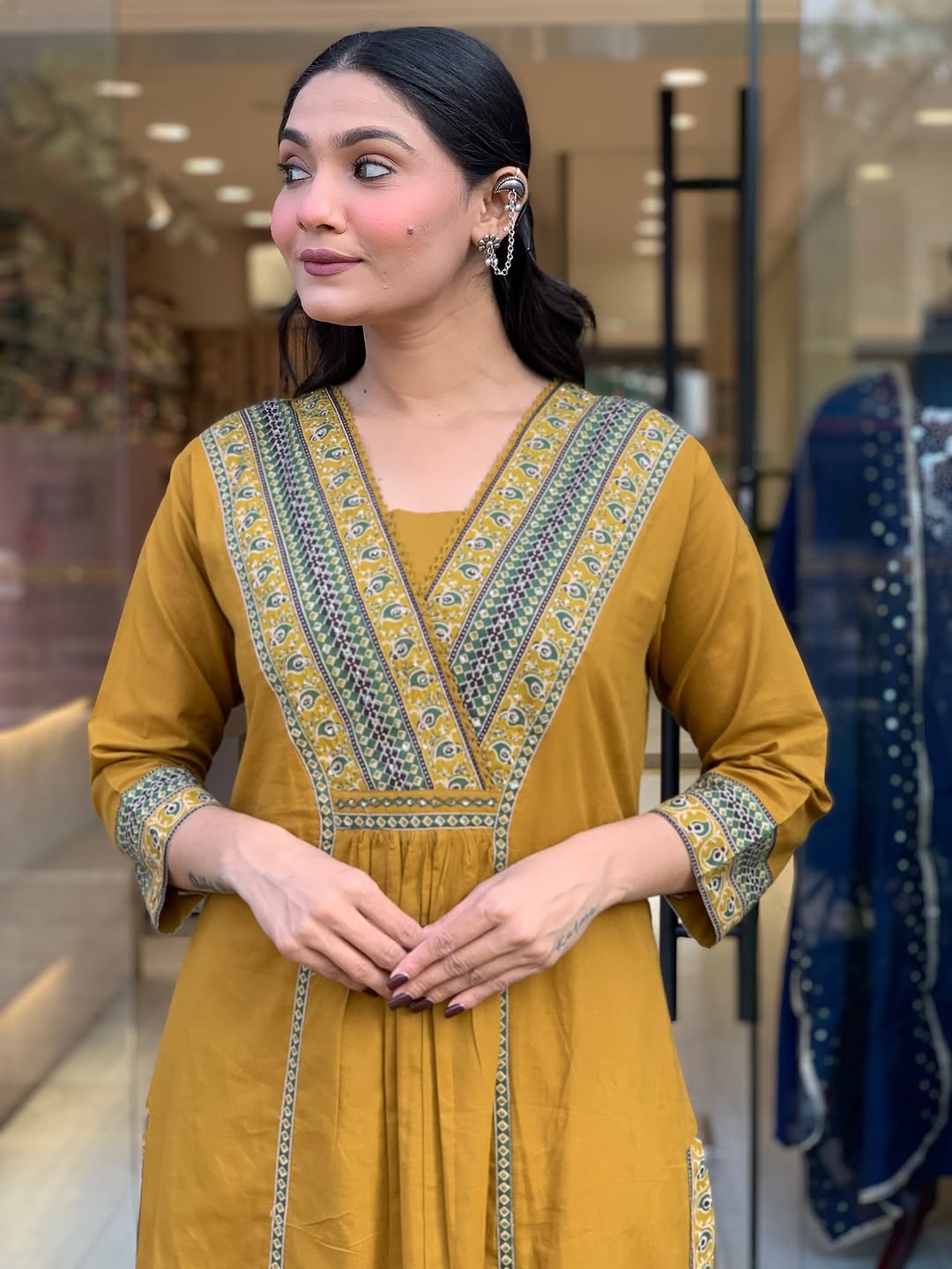 Look straight out of a dreamy movie set as you turn around and walk in this elegant flaired suit ! The perfect of traditional wear (SWSK35) - SortedMart
