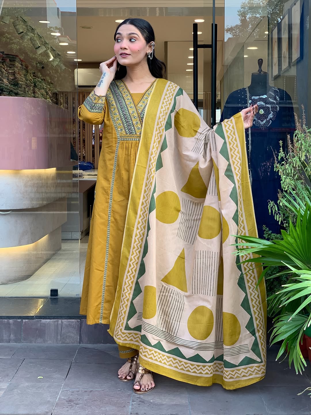 Look straight out of a dreamy movie set as you turn around and walk in this elegant flaired suit ! The perfect of traditional wear (SWSK35) - SortedMart
