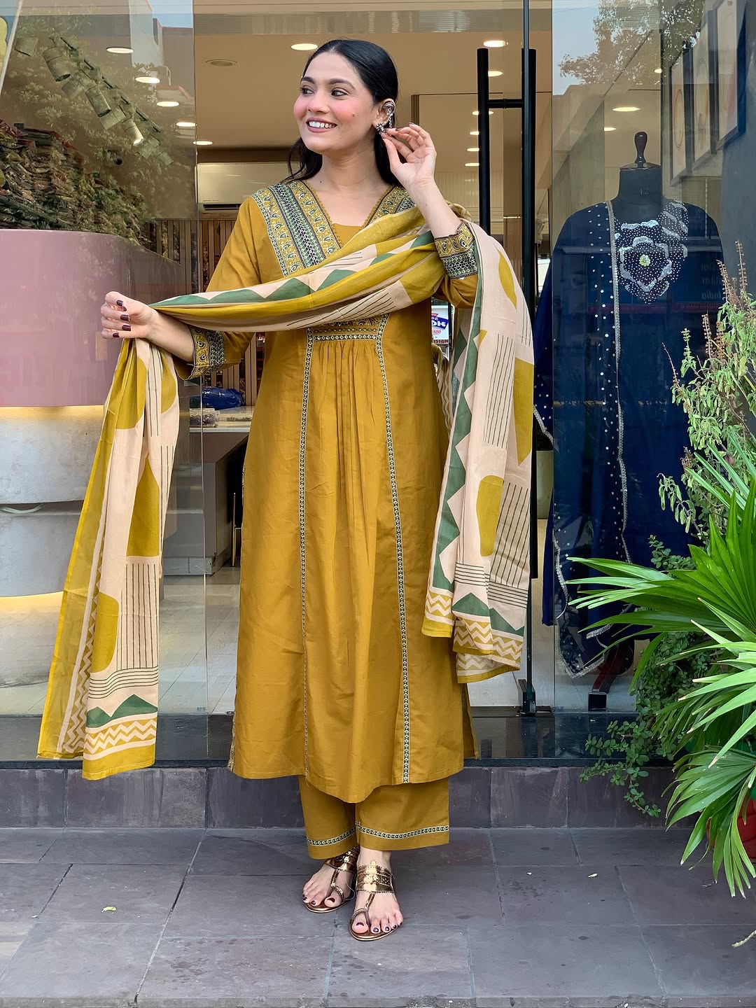 Look straight out of a dreamy movie set as you turn around and walk in this elegant flaired suit ! The perfect of traditional wear (SWSK35) - SortedMart