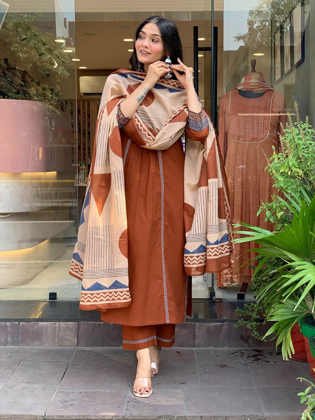 Look straight out of a dreamy movie set as you turn around and walk in this elegant flaired suit ! The perfect of traditional wear (SWSK35) - SortedMart