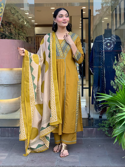 Look straight out of a dreamy movie set as you turn around and walk in this elegant flaired suit ! The perfect of traditional wear (SWSK35) - SortedMart