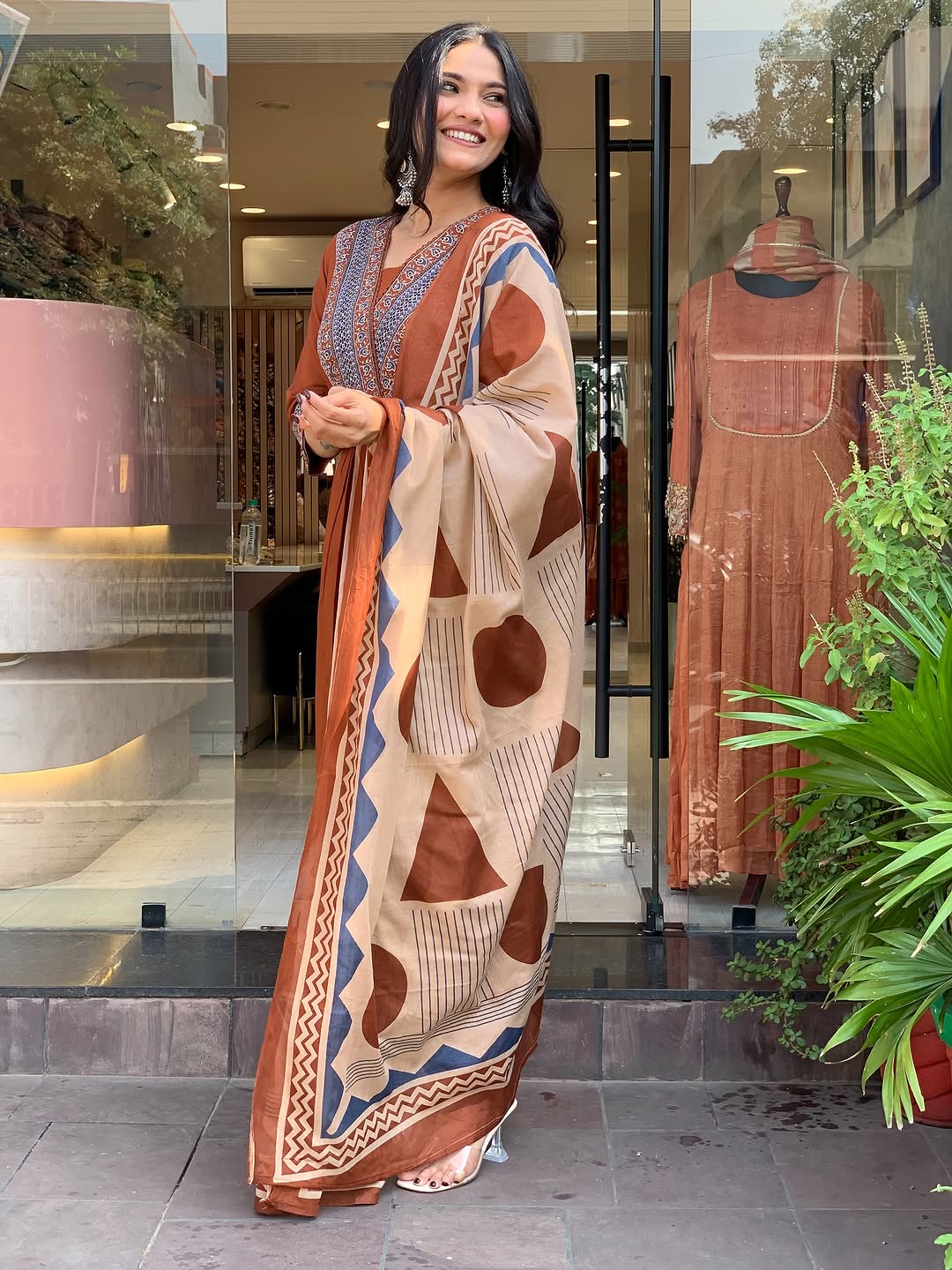 Look straight out of a dreamy movie set as you turn around and walk in this elegant flaired suit ! The perfect of traditional wear (SWSK35) - SortedMart