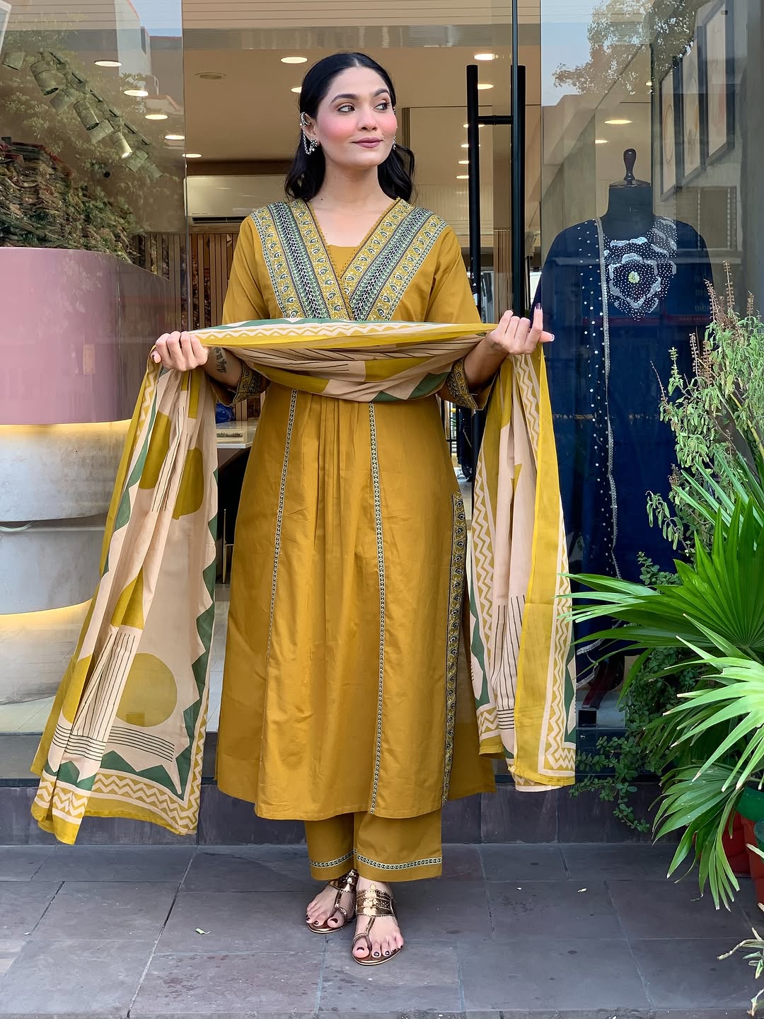 Look straight out of a dreamy movie set as you turn around and walk in this elegant flaired suit ! The perfect of traditional wear (SWSK35) - SortedMart