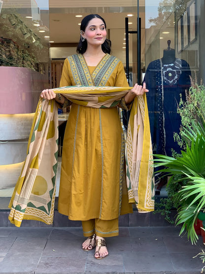 Look straight out of a dreamy movie set as you turn around and walk in this elegant flaired suit ! The perfect of traditional wear (SWSK35) - SortedMart