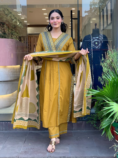 Look straight out of a dreamy movie set as you turn around and walk in this elegant flaired suit ! The perfect of traditional wear (SWSK35) - SortedMart