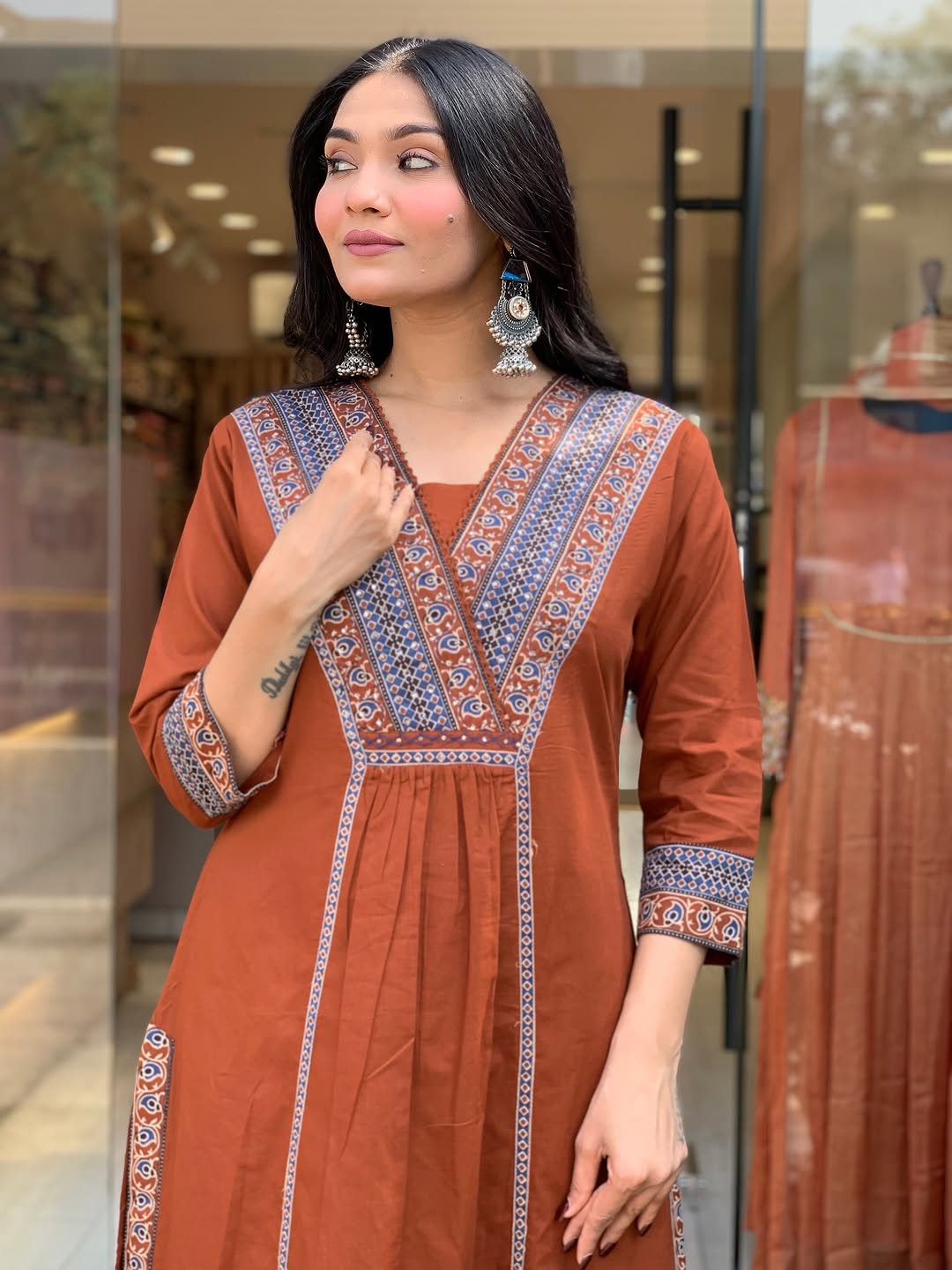 Look straight out of a dreamy movie set as you turn around and walk in this elegant flaired suit ! The perfect of traditional wear (SWSK35) - SortedMart