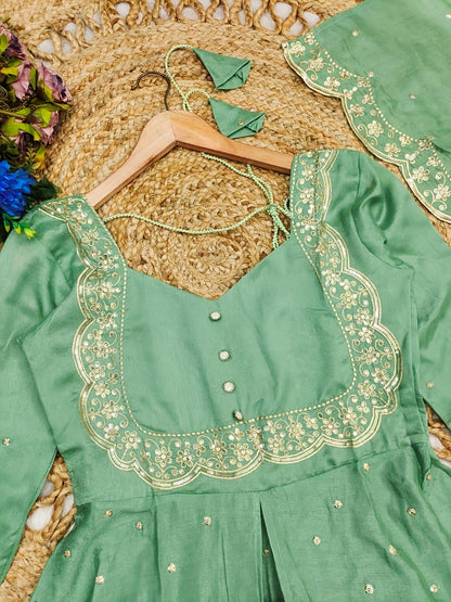 Tradition Meets Modern Grace in This Stunning Ethnic Ensemble (RRRD31) - SortedMart